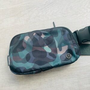 lululemon everywhere belt bag in camo - LIKE NEW!!!